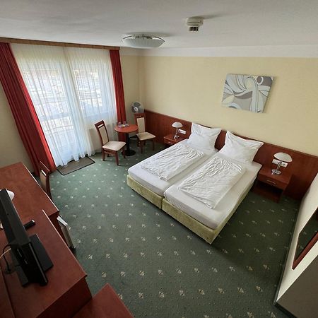 Hotel Breitenlee Вена Экстерьер фото