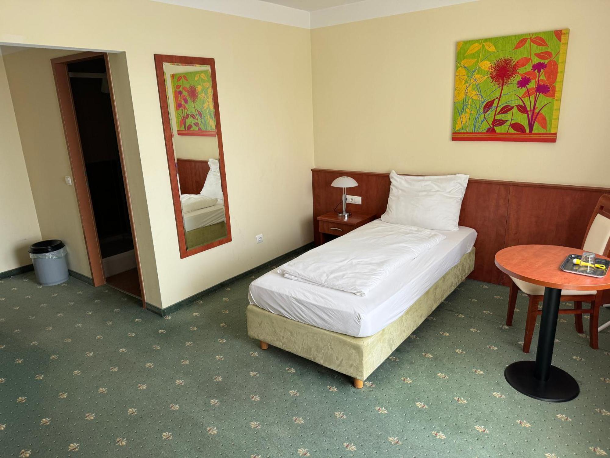 Hotel Breitenlee Вена Экстерьер фото