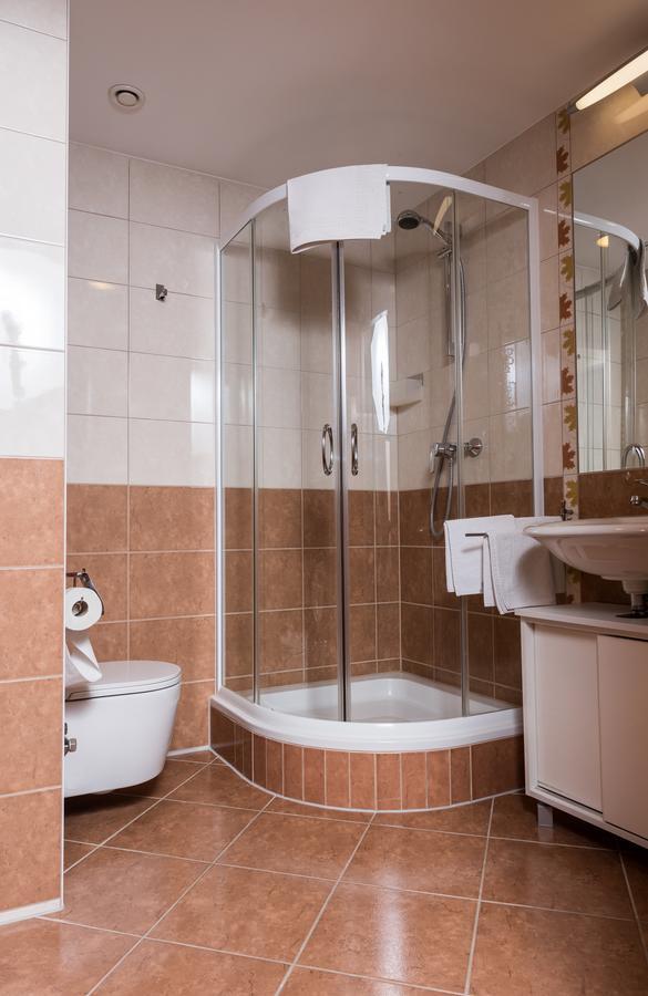 Hotel Breitenlee Вена Экстерьер фото