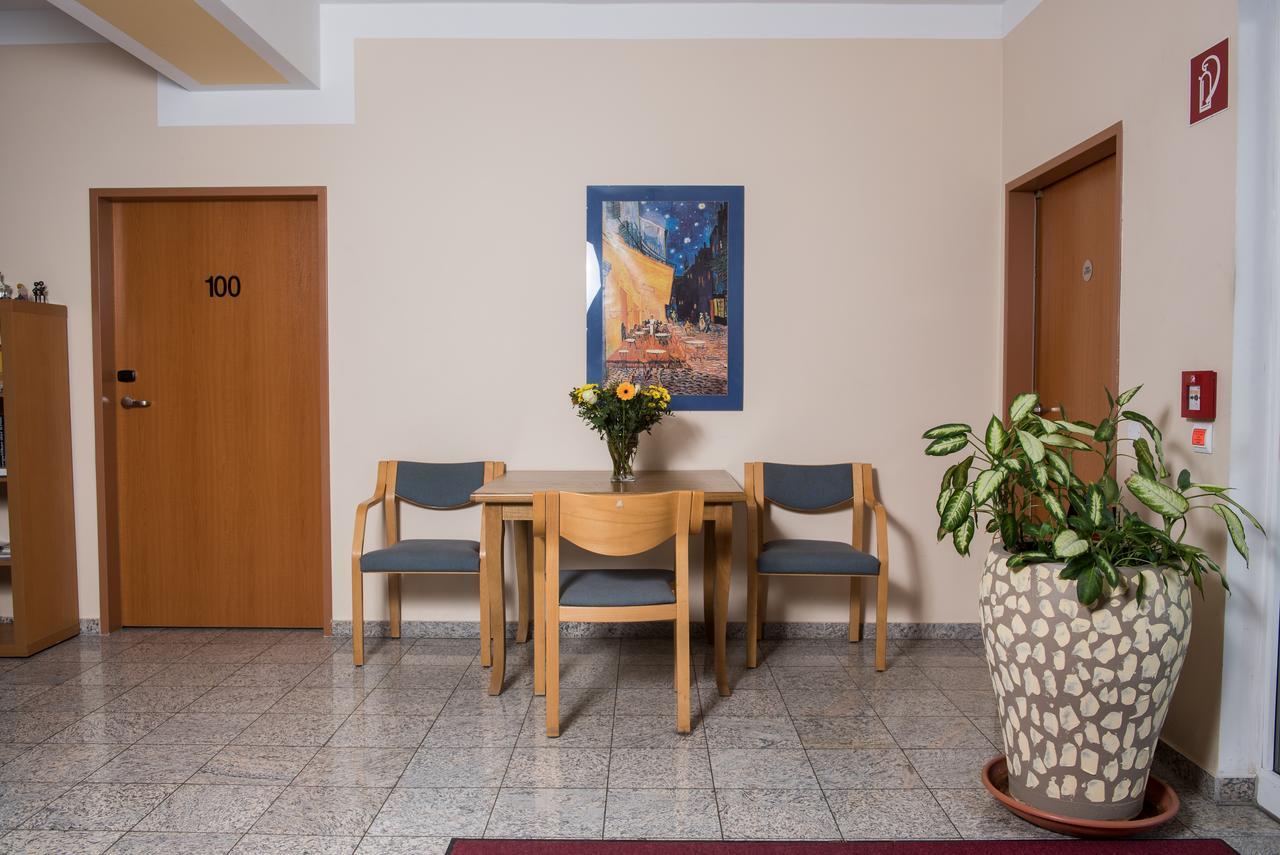 Hotel Breitenlee Вена Экстерьер фото