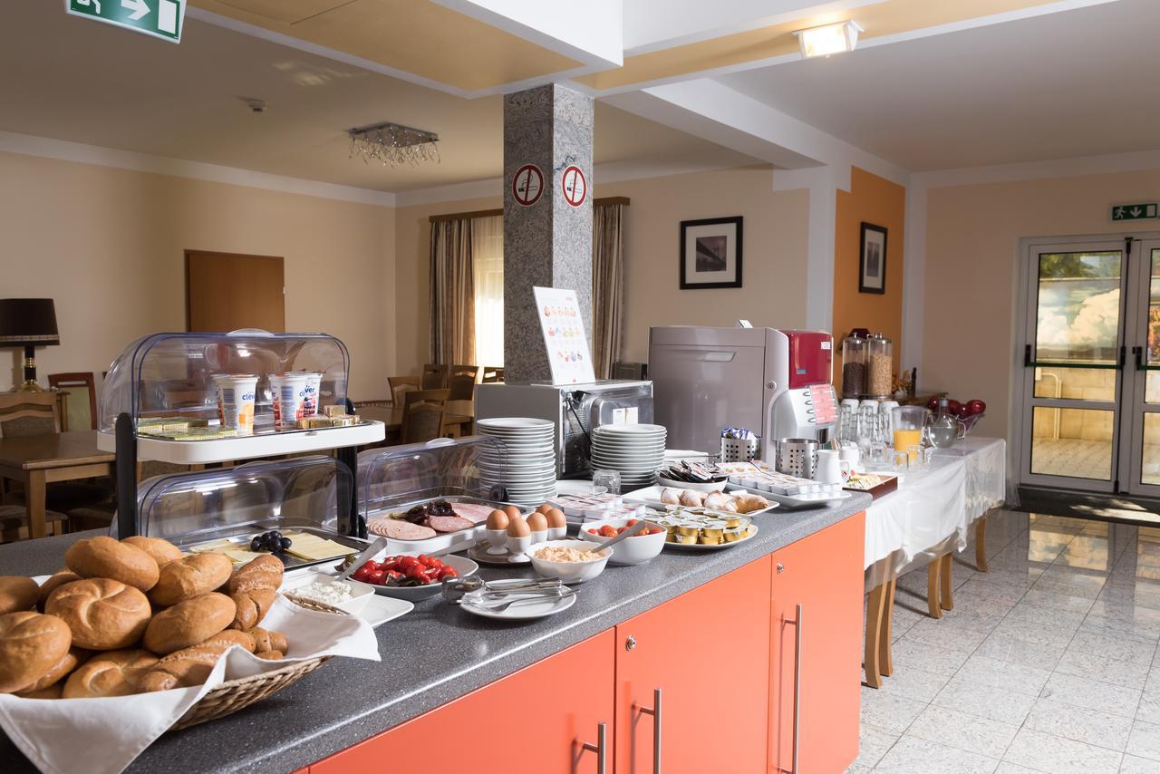 Hotel Breitenlee Вена Экстерьер фото
